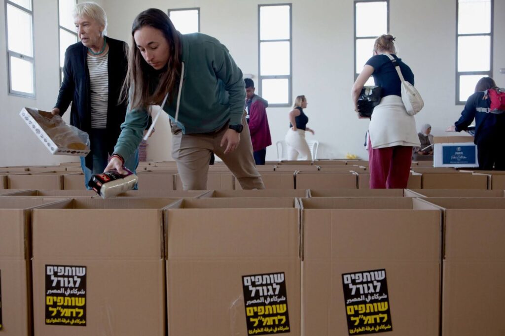 NIF Staff volunteering at the Joint Jewish-Arab Relief Center in the Negev