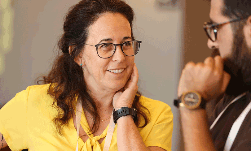 Tamar Amir at a Shatil Seminar.